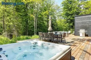 Tremblant Oasis: Luxury, Nature, Hot Tub, Views! - Image 5
