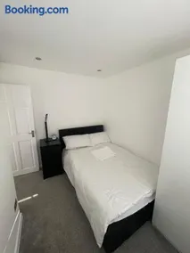Tilbury Docks Rooms for Short letting - Image 2