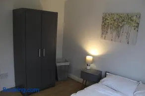 Beautiful home near beach - Image 4