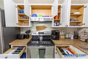 22 min to Beach-2 bd room-Self check in -sleep 6-BBQ-WD - Image 4