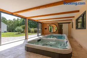 Jacuzzi - Spa de nage - Parc arboré - Image 2