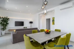 Luxury Beachfront Apartments Duće - Image 4