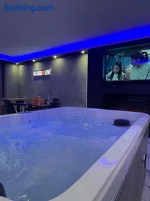 La Casa de Lové Suite Jacuzzi - Image 4
