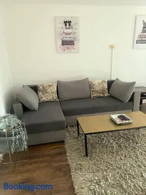Cozy & Central Luton 2Bed Apartment - Free Parking - Free Fast Wi-Fi - Near Luton Airport - Sleeps 5 - Image 2