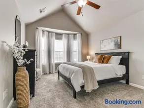 Luxury Living Without the Commitment - Image 4