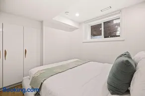 Stylish 2BR West End Oasis Near High Park - Image 5