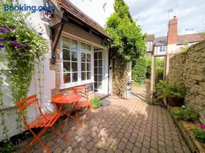 The Lilley Pad in Ludlow Cosy, Central, Perfect for Couples, Netflix & Parking Permit - Image 4