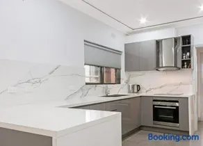 Spacious 4BR Family in Oatlands - Image 3