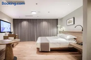 Suzhou Breeze&Moon Hotel - Image 3