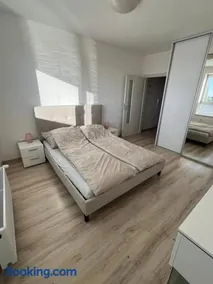 Modern Comfort Apartment - WiFi & Free Parking - Image 2