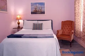 Adorable Historic Downtown Apartment - Image 1