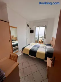 Hotel Ideal - Image 1