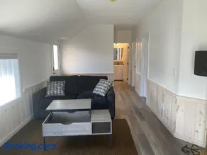 Lakeside Cottage - Image 2