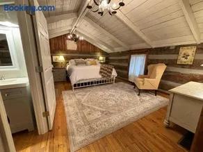 The Hilltop Cabin - Image 5