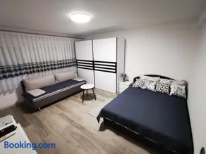Ema Studio Apartman - Image 1