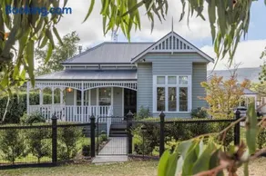 Botanic House in Woodend - Image 1