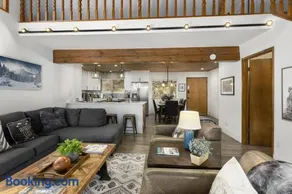 Spectacular Game Room, 3000 sqft, 2 Masters, Pool Table, 2 Decks, AC, Dogs - Image 2