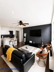 The Modern Harlem Retreat - Image 4