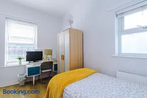 Single room, Salford, near Uni and Hospital - Image 2