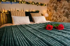 L Ecrin des Secrets Love Room Jacuzzi privatif - Image 2