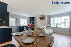 Quiet Cotswold Bungalow - Image 3