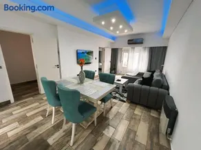 Casa Completa con Balcon y Patio privado - Image 1