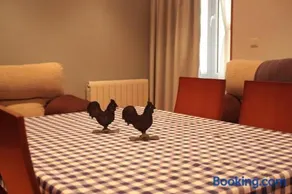 Los Gallos - Image 2
