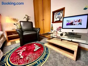 Stylish, Cozy & Quiet Apartment with one and half rooms in District 1 - Image 2