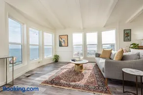 The Pink House - Dungeness Waterfront Home - Image 1