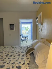 Studio with a water view - Image 3