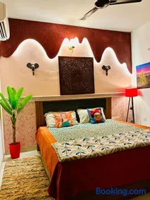 Luxe Private room near DLF, Olympia tech - Image 1