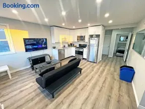 Hamilton Haven - Smart Tech and BBQ Oasis - Pool - Image 2
