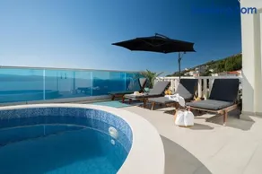 Sunny Hill Apartments with rooftop pool - Image 2