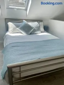 Cosy accommodation, easy walk to beach! - Image 3