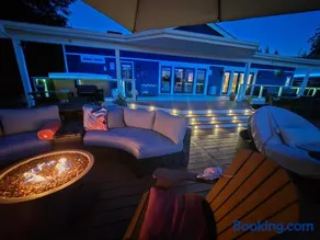 Sandy Shores Black Lake Estate, Hot Tub, Dock, Paddleboard, Treehouse & More! - Image 4