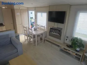 3 bedroom Lyons robin hood Rhyl CT2 - Image 4