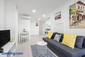 Apartment 1 Arganzuela Downtown Metro 8 people - Image 1