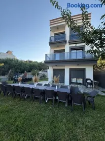 Seferihisarda tam müstakil 5 odalı turizm konutu - Image 1