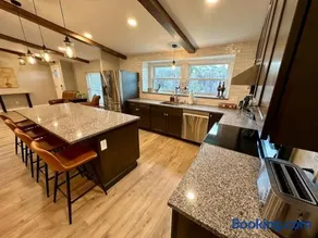 Hier Hideaway - Hot Tub - Fire Pit - King Beds - Image 2