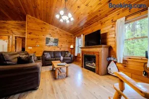 Close to parks, Hot Tub & Fire Pit, Onsite Trails - Image 4