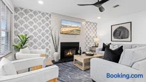 Sleeps 8 - Walk to Beach - Bright OC Condo - Image 2