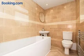 Parking - Wi-Fi -Near Falkirk & Stirling -Sleeps 9 - Image 3