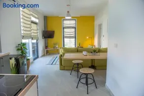 Steel Residence Aparthotel-EV SuperCharging & Free Parking - Image 5