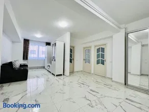 Altheda Living White House 29F-2 - Image 1