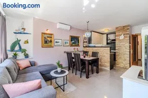 Beautiful appartment with garden and terrace - Image 5