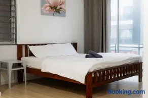 Big Terrace House for 14 Guests with Free WiFi and Netflix near Taiping Lake Garden Zoo - Image 5