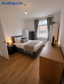 2 bedroom zoo corstorphine - Image 2