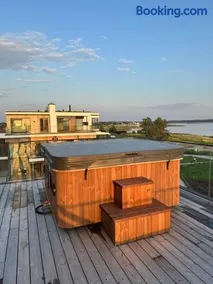 Luxurious Seaside Penthouse - Image 3