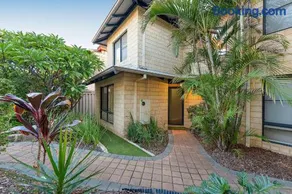 Modern Scarborough Townhouse - Image 4