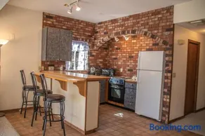 Historic Bay Front! Views of the Marina! Fully Stocked Kitchen! Walk to Everything! - Image 3